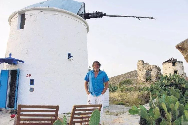 Известный турецкий актер переехал жить на ветряную мельницу