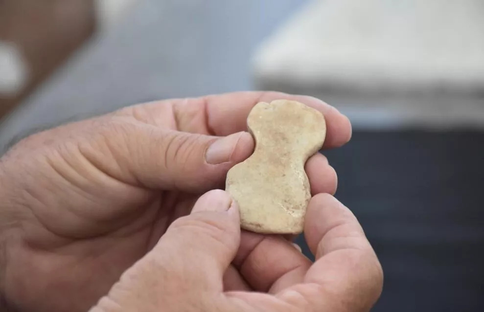 Мраморный идол ворастом 5000 лет найден в Измире