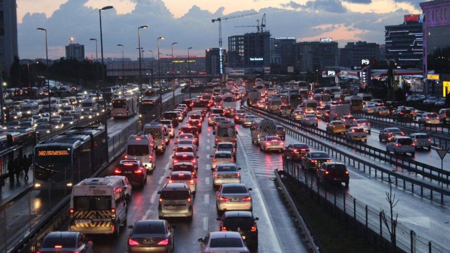 В Стамбуле усугубились проблемы движения и загрязнения
