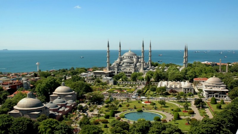 Эксперты прогнозируют незначительное снижение турпотока в Стамбул