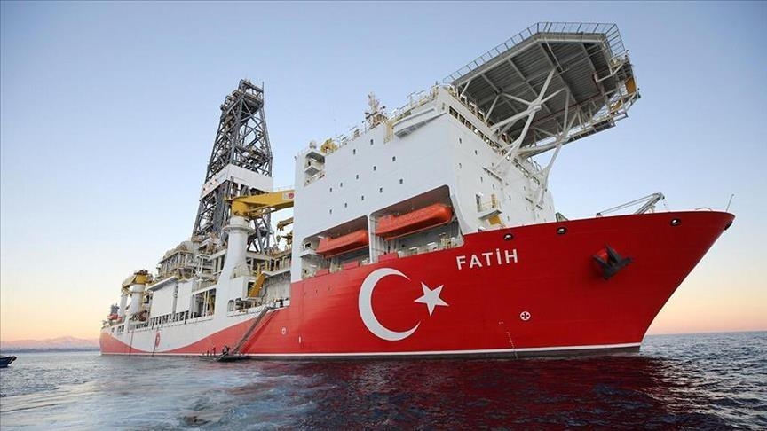Турция: Укладка труб к месторождению газа в Черном море завершена
