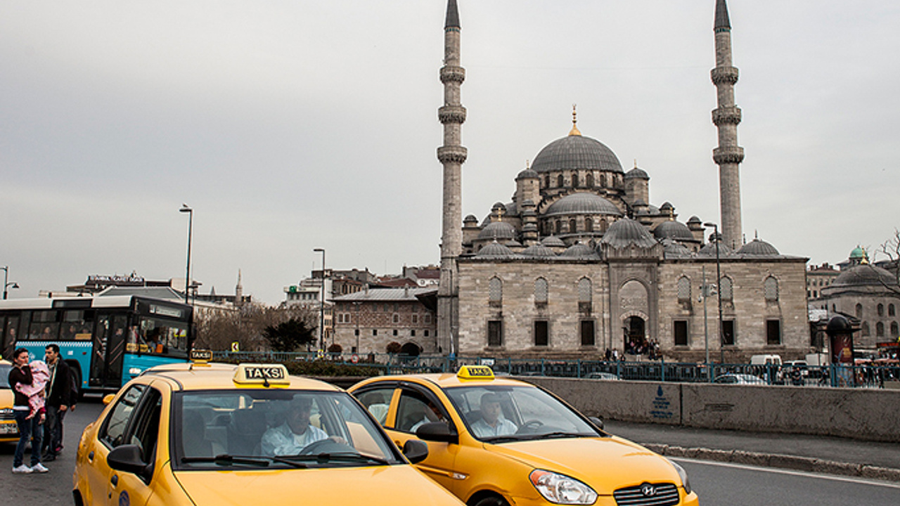 Таксисты провели акцию протеста в Стамбуле