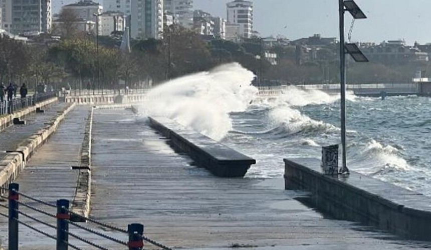 Туристов предупредили об урагане в Турции