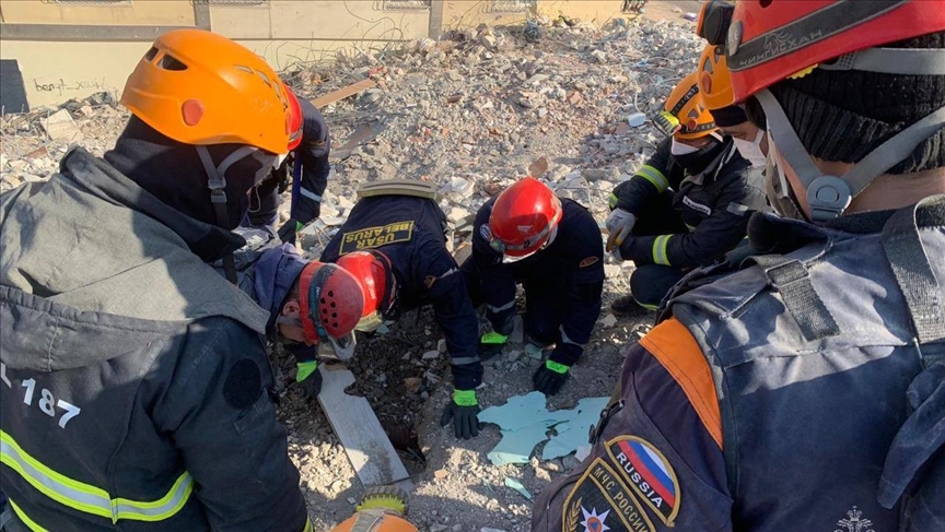 Спасатели из России обнаружили $150 тыс. под завалами дома в Турции