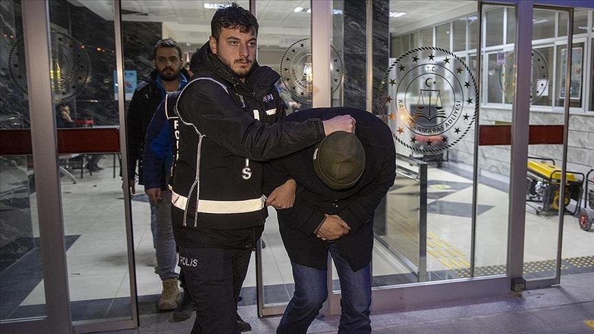 В Турции арестовали 160 человек, причастных к строительству обрушившихся зданий