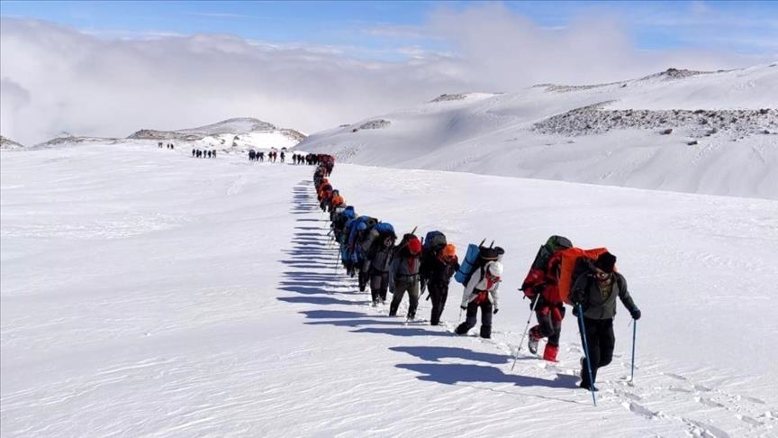 Турецкие альпинисты совершат восхождение на Эрджиес в память о жертвах землетрясений