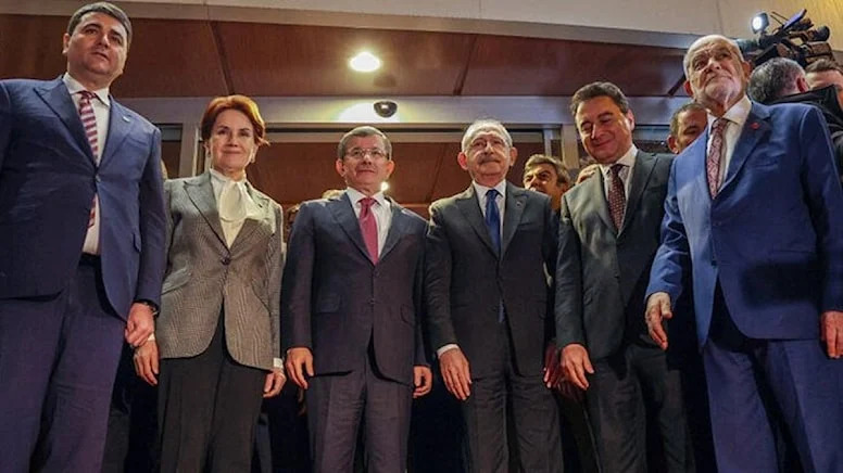 Четыре партии объединили усилия в борьбе за места в парламентеТурции