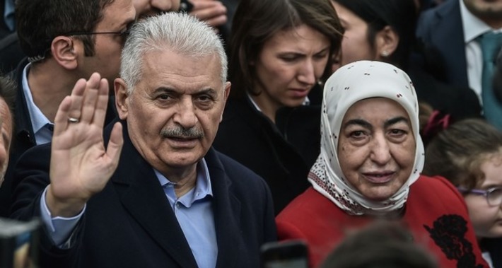 Бинали Йылдырым лидирует на выборах мэра Стамбула