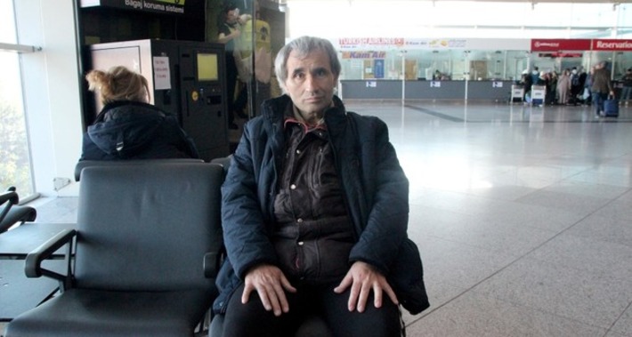 Мужчина, проживший в аэропорту Ататюрка 27 лет, готовится к его закрытию