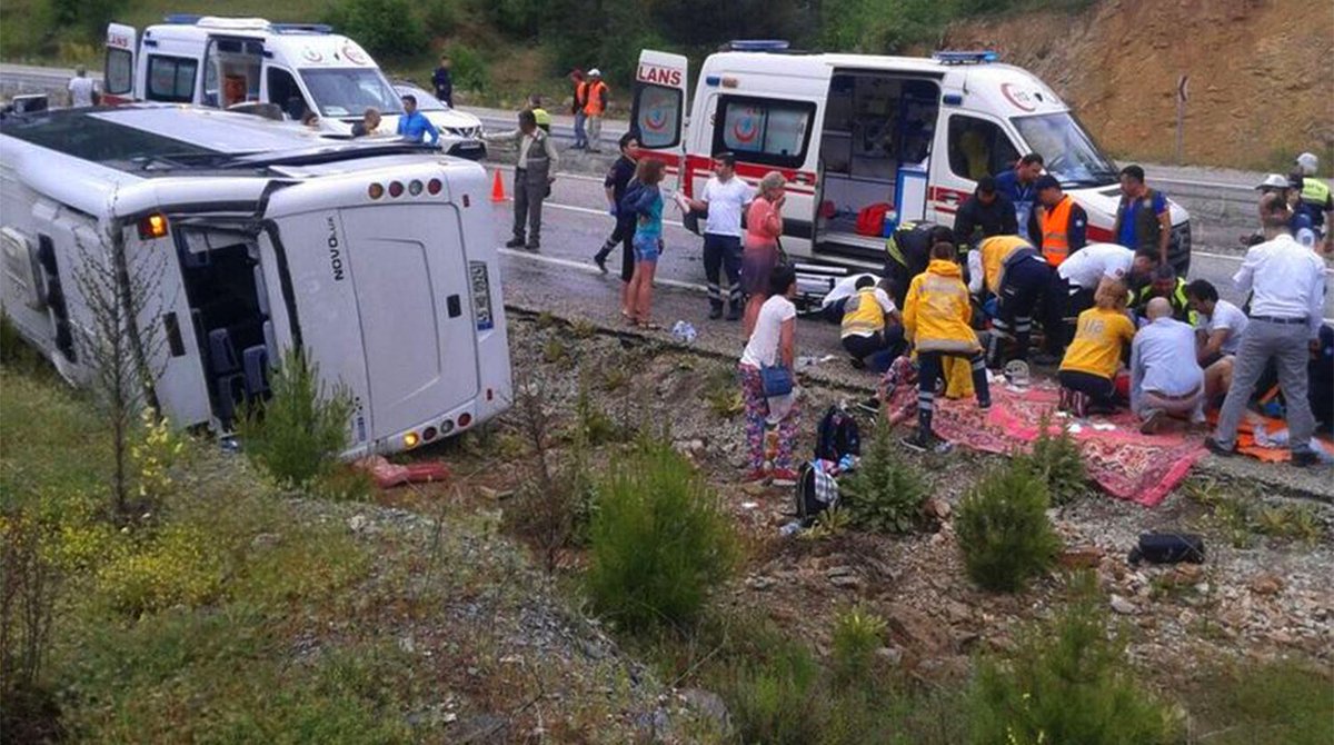 В Турции перевернулся автобус, 7 человек погибли