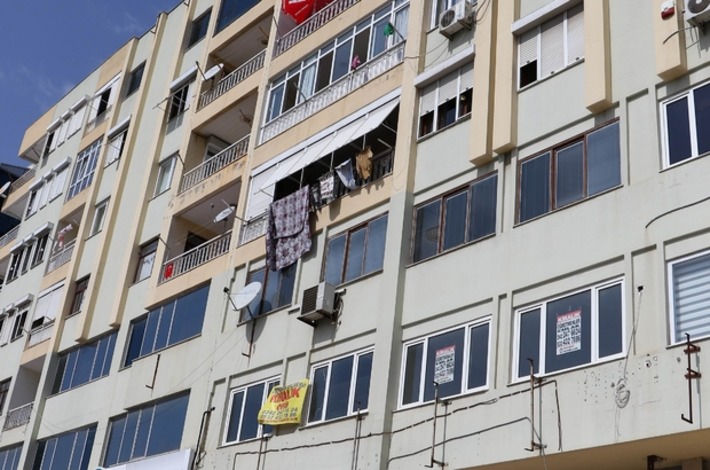 Четырехлетняя девочка выпала с 6-го этажа в Анталье
