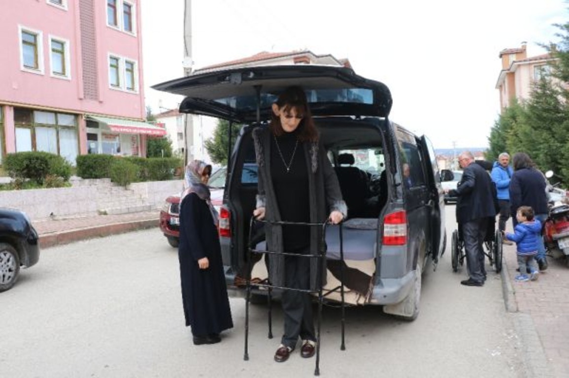 Самая высокая женщина мира проголосовала на выборах  в Турции