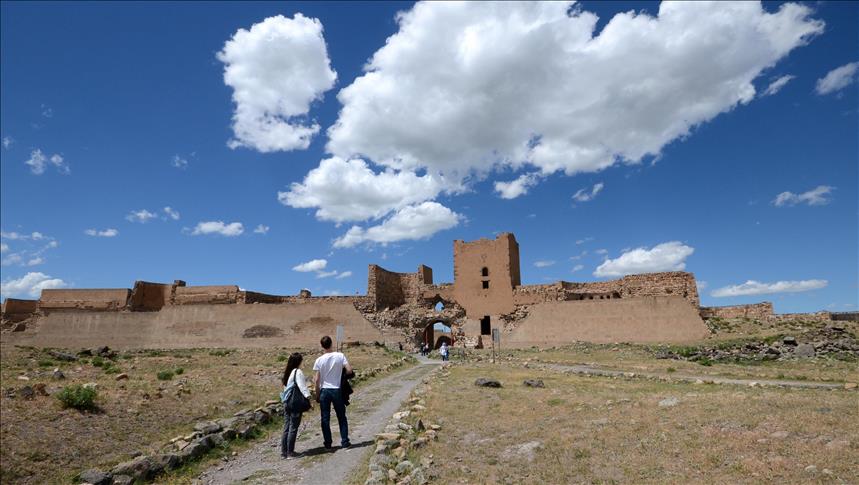 Руины турецкого Ани продолжают привлекать туристов