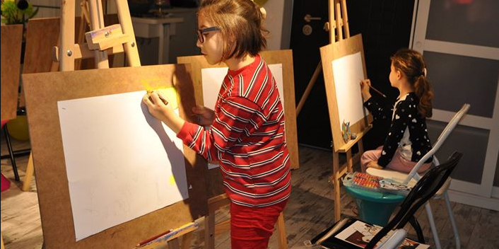 Студия Nara (Стамбул) приглашает на бесплатное занятие детской группы "Юный художник"
