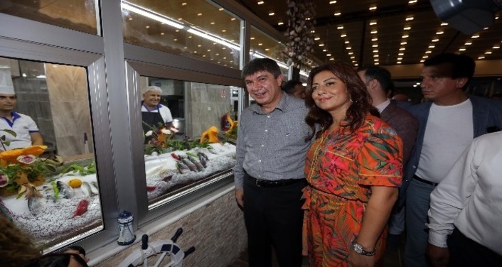 Открытие самого большого базара в Турции прошло в Анталии