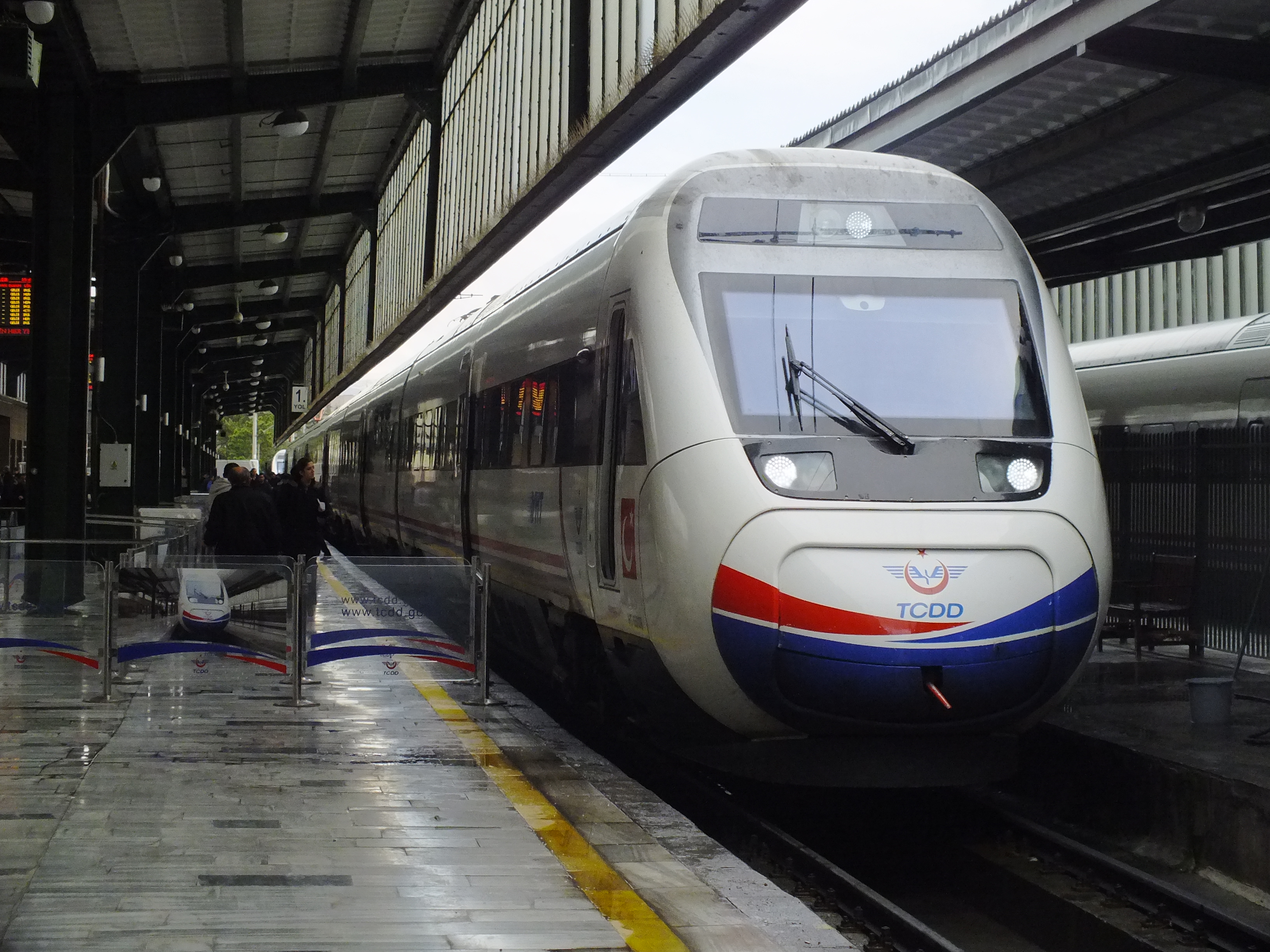 Турция построит собственный локомотив для скоростного поезда