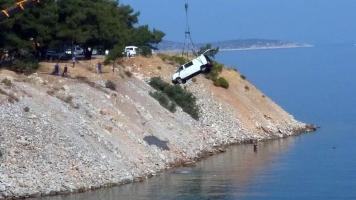 В Бодруме автомобиль упал в море с 50-метровой высоты