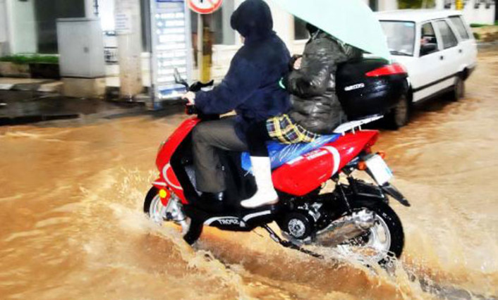 Улицы Бодрума затоплены ливнем