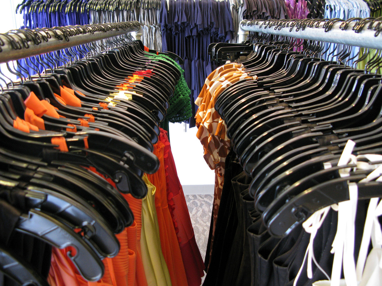 Магазин одежды в Лимане (Анталия)  объявляет об открытии вакансии продавца