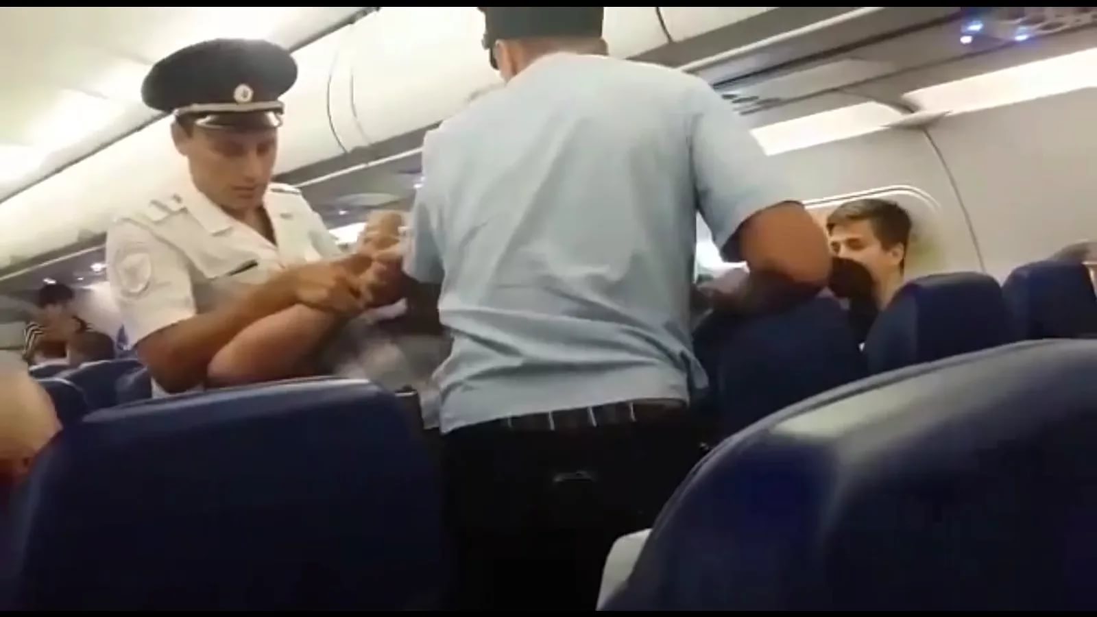Не долетел: с рейса Уфа-Анталья сняли и арестовали пьяного дебошира