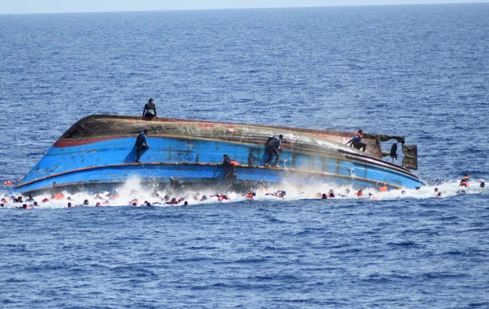 Лодка с мигрантами затонула у берегов Турции