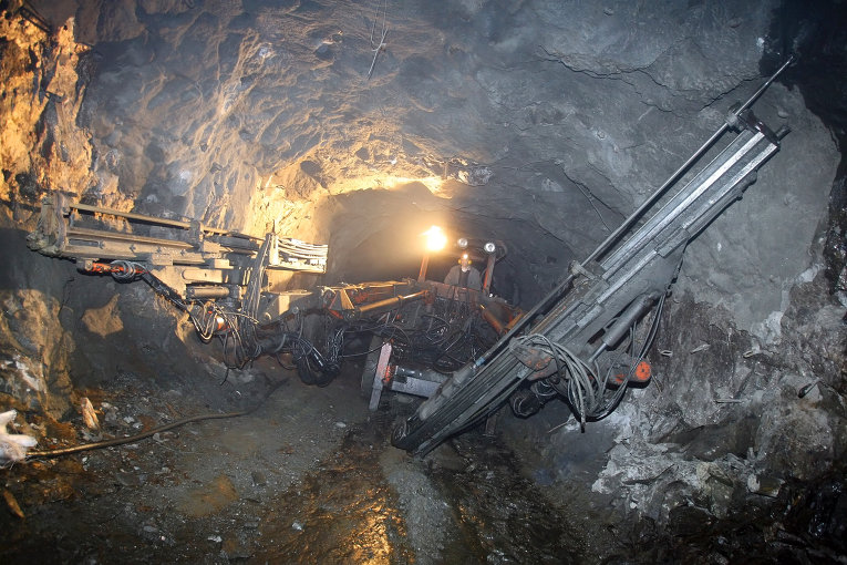 Взрыв на шахте в Турции: двое шахтеров ранены, трое остаются под завалами