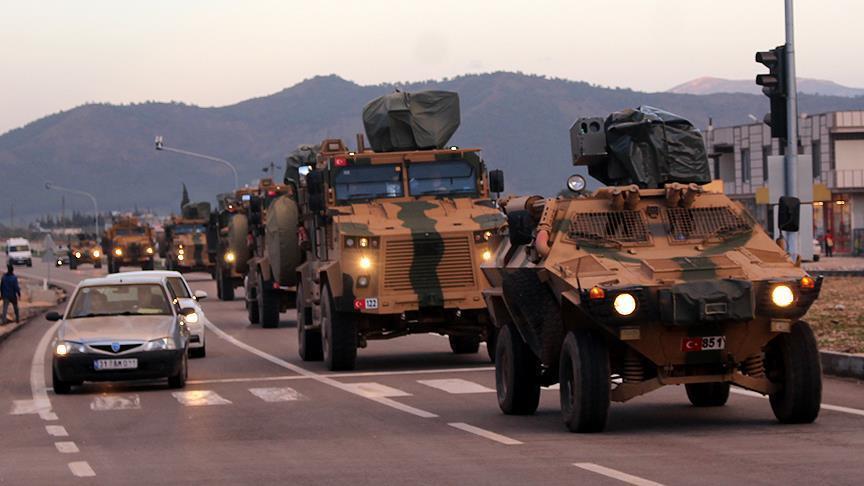 Турция продолжает стягивать бронетехнику на границу с Сирией