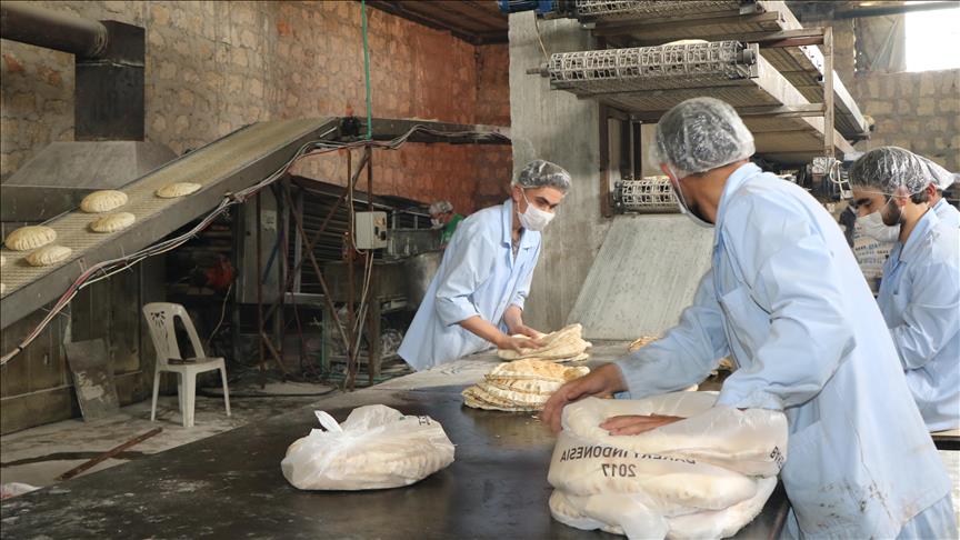 Турция снабжает хлебом жителей Сирии