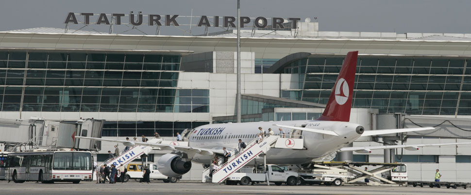 В аэропорту Стамбула задержан ребенок, обернутый в проволочную сетку
