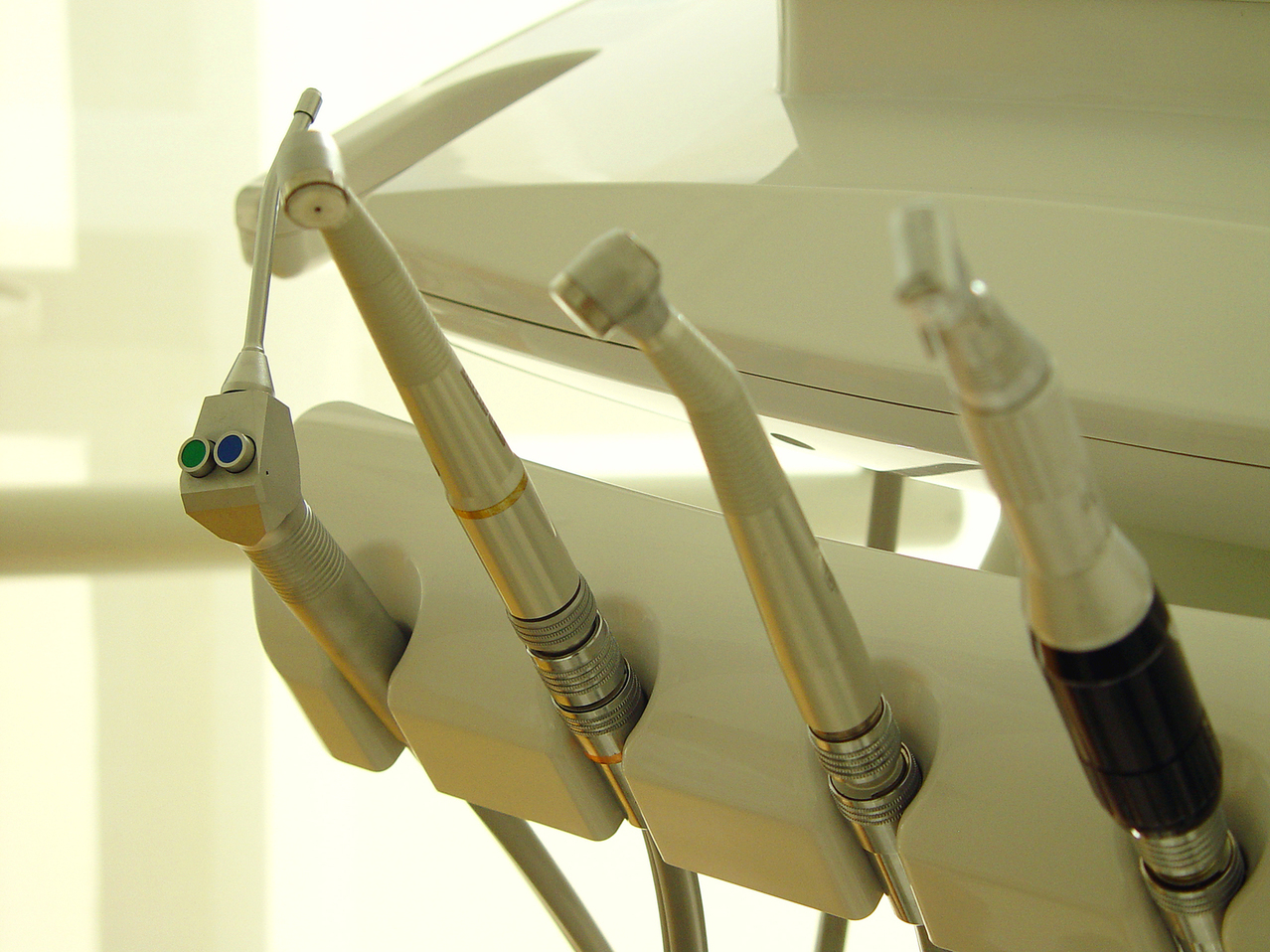 Можно ли лечить зубы в Турции по обязательной страховке для иностранцев 