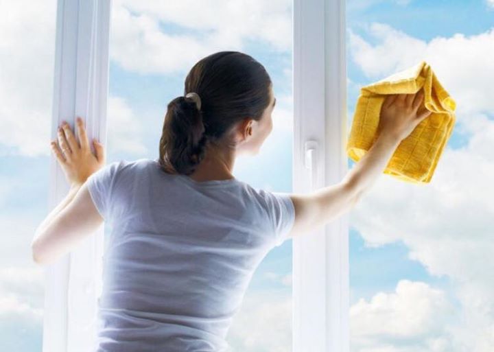 Поиск помощницы, которая помоет в квартире окна профессионально и качественно