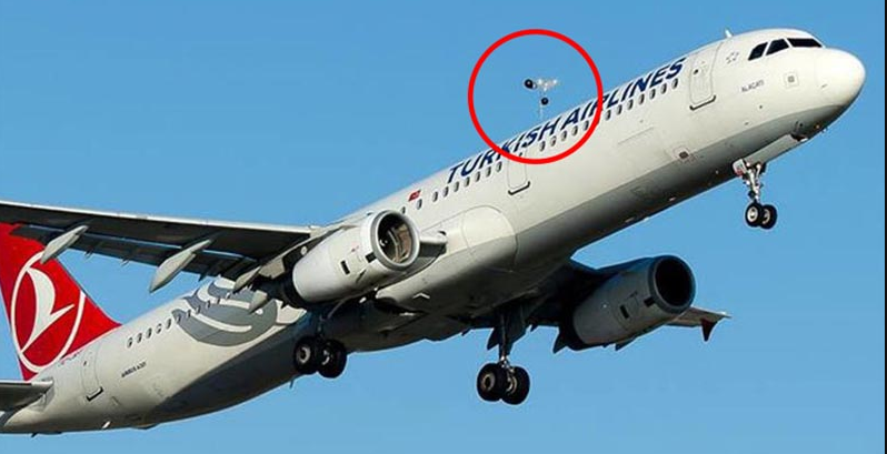 Борт Turkish Airlines врезался в связку воздушных шариков