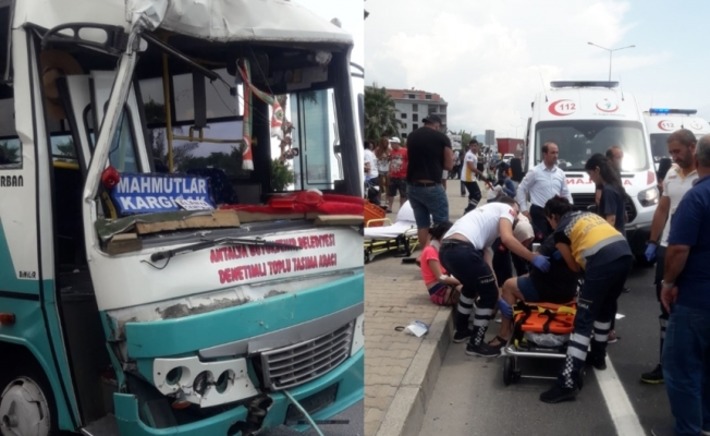 В Аланье в дорожной аварии пострадали туристы