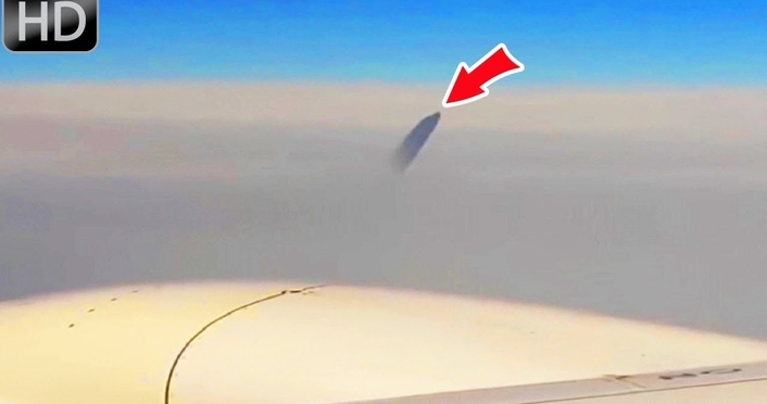 Пассажиры самолета сняли НЛО возле Измира (видео)