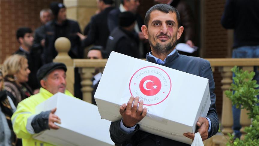 Турция продолжает помогать беженцам в Азербайджане