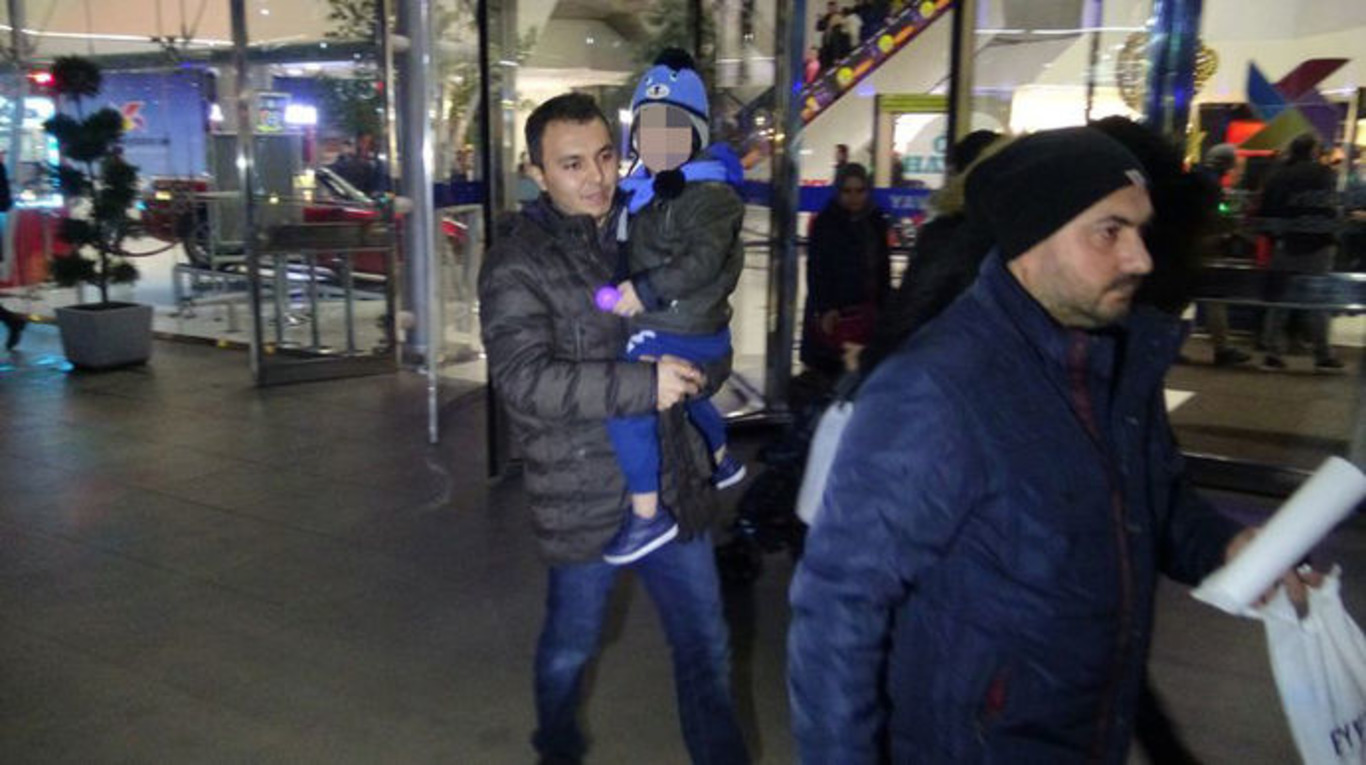 В Турции мать бросила ребенка в торговом центре
