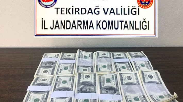 Жандармерия Текирдага изъяла чемодан с фальшивыми долларами