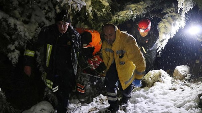 В горах Денизли спасен фотограф, фотографировавший снег