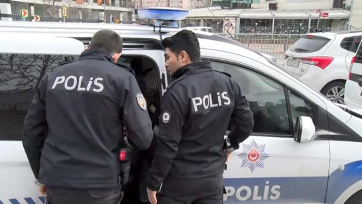 В Стамбуле сбежавшие из дома подростки устроили гонки с полицией