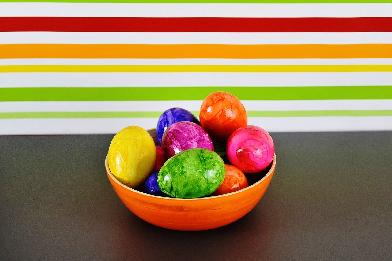    Способы окраски пасхальных яиц доступными средствами 