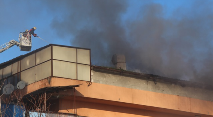 Кожевенная фабрика загорелась в Стамбуле
