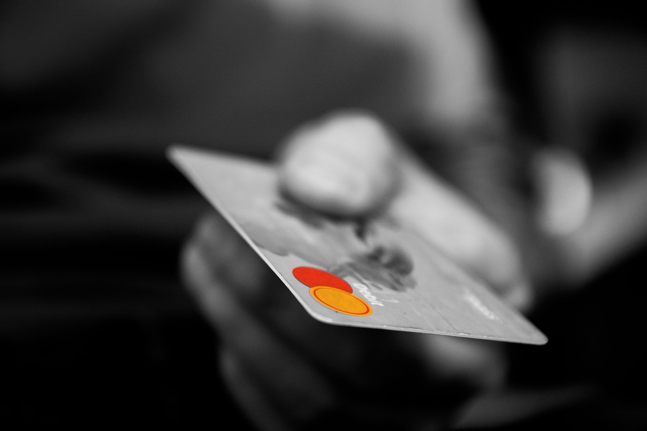    Оплата сборов консульских действий банковской кредитной картой через платежное устройство  