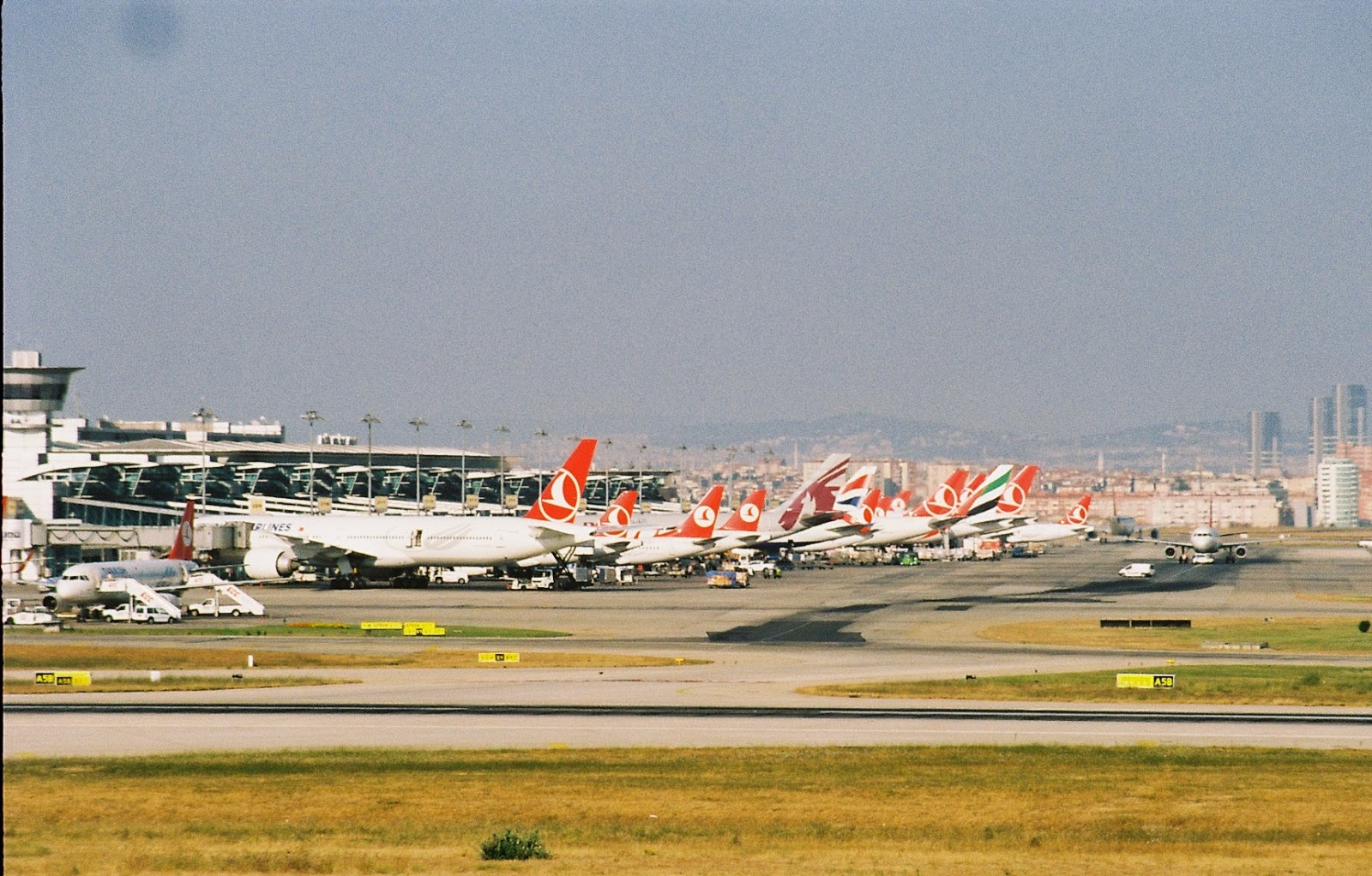 В Стамбуле в аэропорту имени Ататюрка столкнулись два самолета