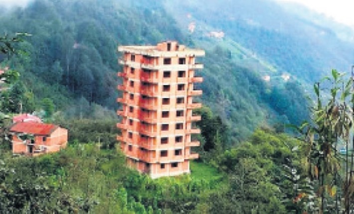 На черноморском побережье Турции нелегально построен девятиэтажный дом