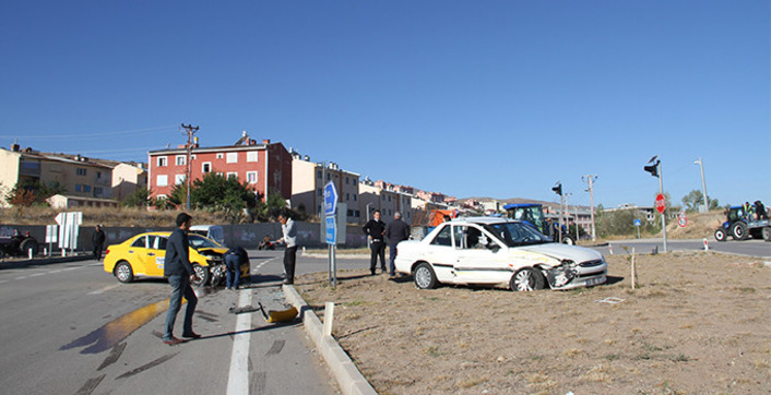 Авария в Сивасе: 8 человек ранены