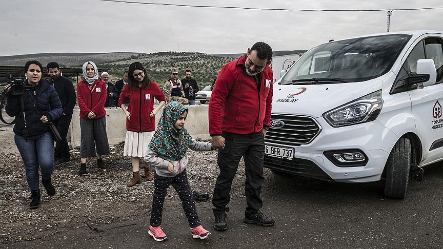 В Турции восьмилетнюю сирийку обеспечили протезами и научили ходить