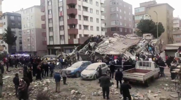 В Стамбуле обрушилось 8-этажное жилое здание