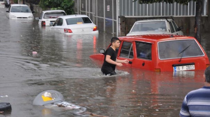 Проливные дожди затопили турецкую Бурсу (фото)