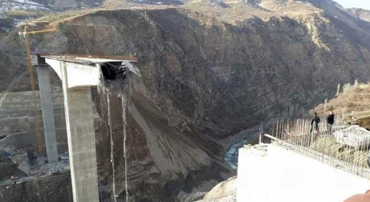Самый длинный мост рухнул в Турции
