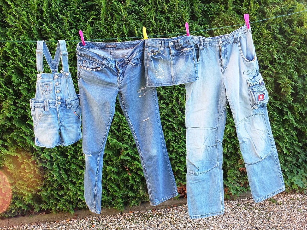 Где найти джинсы определенной модели, если на сайте производителя они уже распроданы?